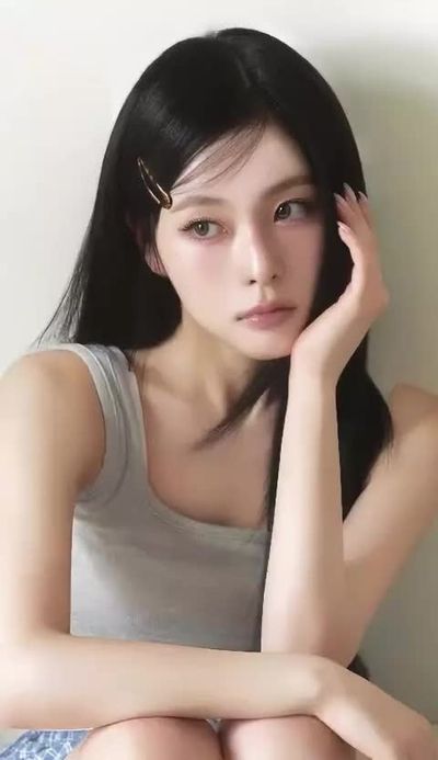 Kyujin - shows boobs