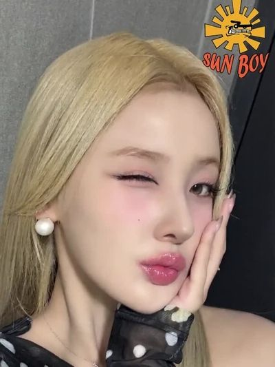 Belle - cum on face