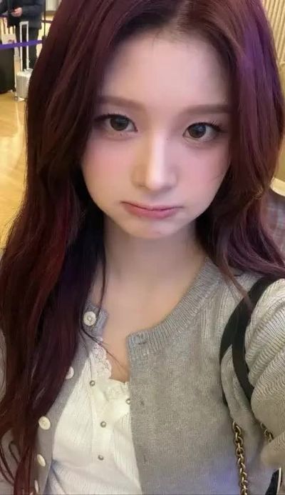 Sullyoon - shows tits