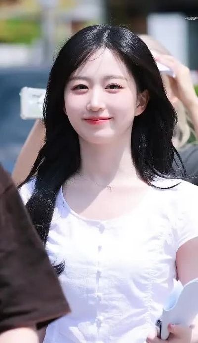 Haewon - shows boobs