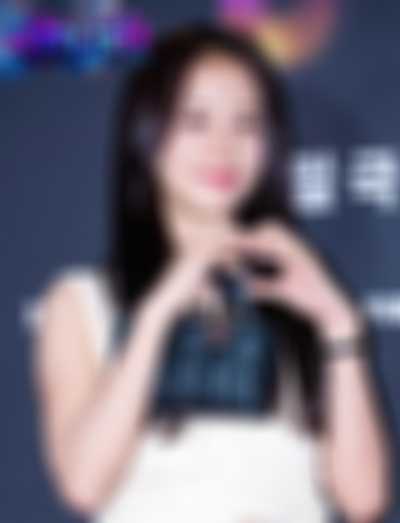 Jisoo - shows tits