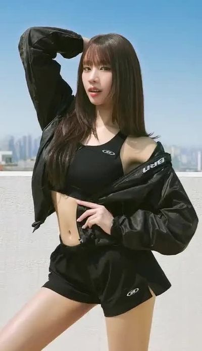 Natty - shows tits