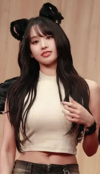 Natty - shows tits