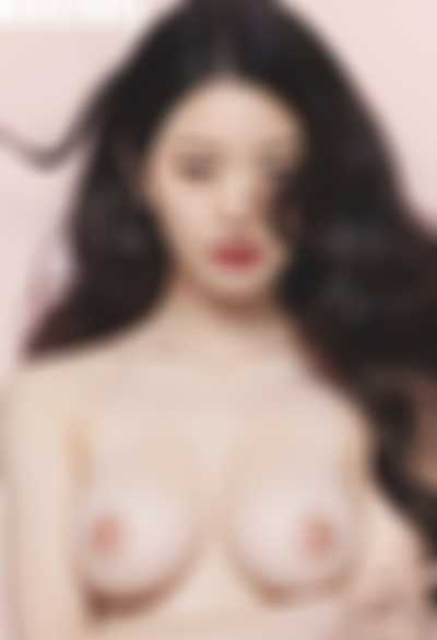 Wonyoung - shows tits