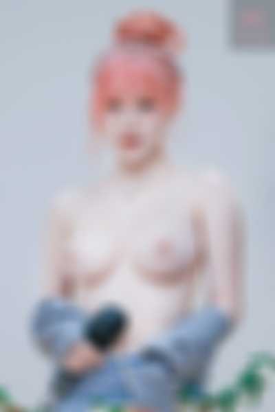 Chaehyun - shows boobs