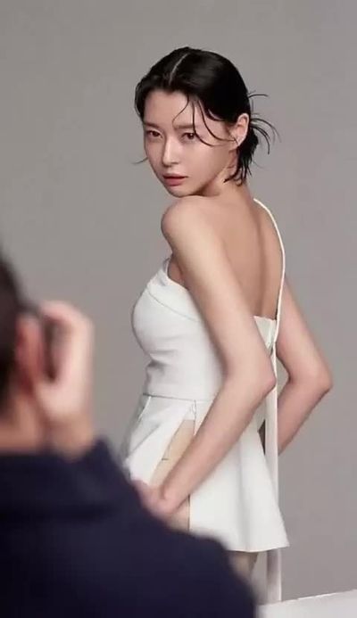 Nara - shows boobs