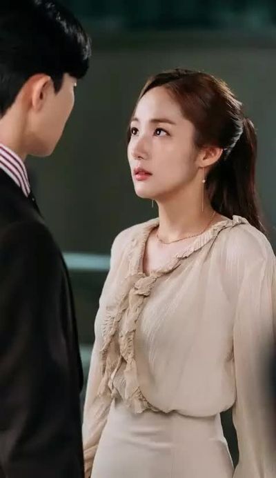 Park Min Young - shows boobs
