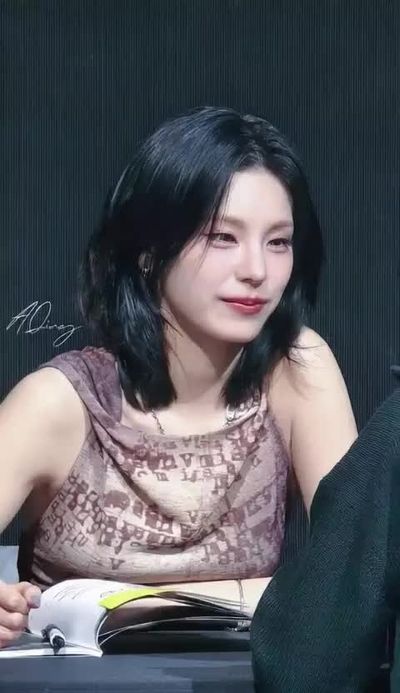Yeji - shows boobs
