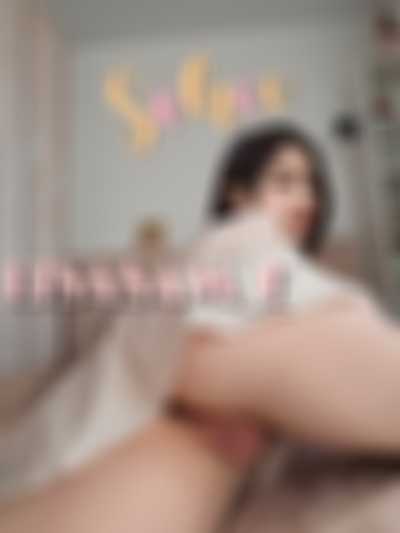 Sohee - shaved pussy
