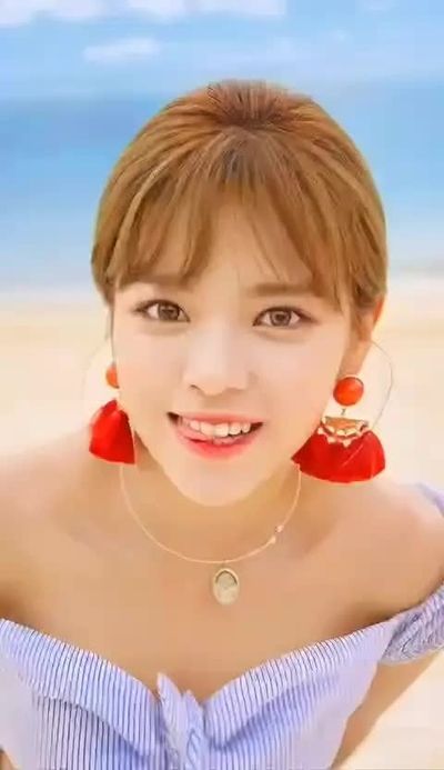 Jeongyeon - shows boobs
