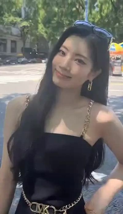 Dahyun - shows boobs