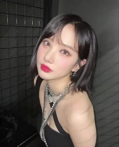 Eunha - shows boobs