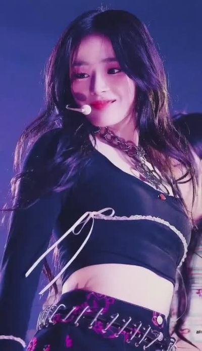Minji - shows boobs