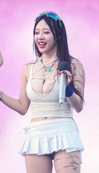 Jeewon - shows boobs