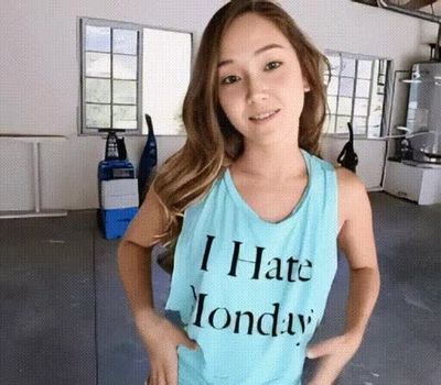 Jessica - shows tits