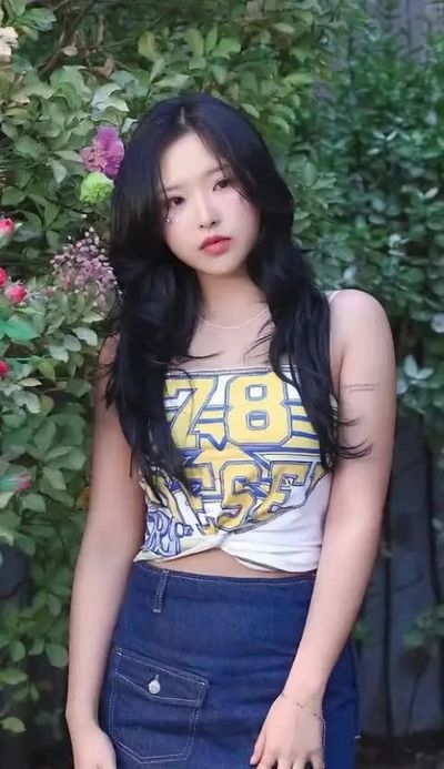 Olivia Hye - shows boobs