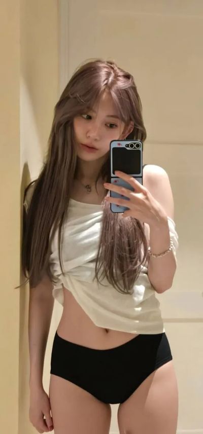 Sakura - shows pussy