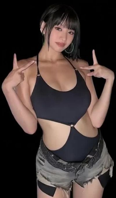 Natty - shows boobs