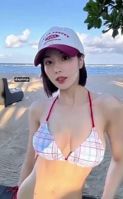 Eunbi - shows boobs