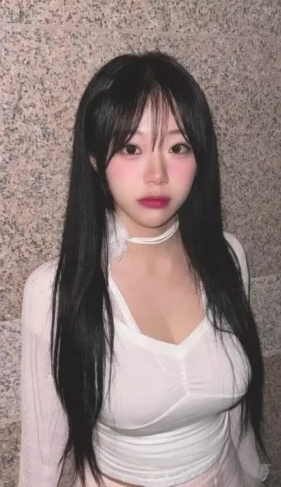 Jeewon - shows boobs