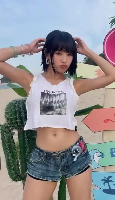 Natty - shows boobs