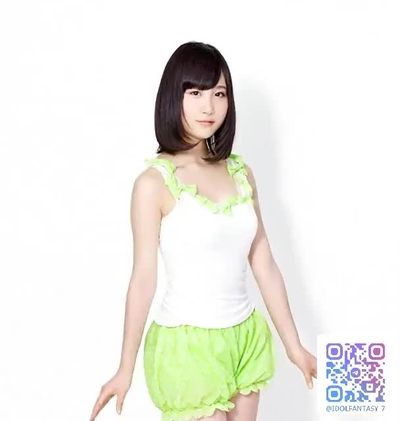 Juri - shows tits