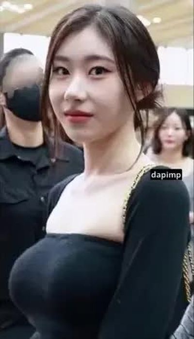 Chaeryeong - shows boobs