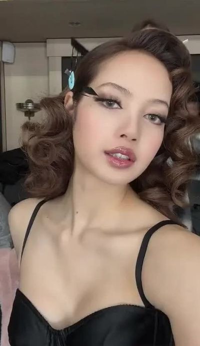Lisa - shows boobs