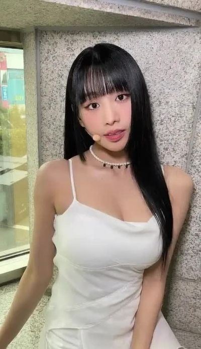 Natty - shows boobs