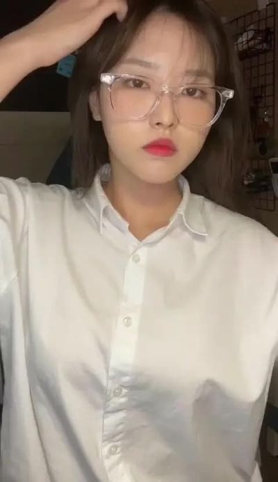 Olivia Hye - shows boobs
