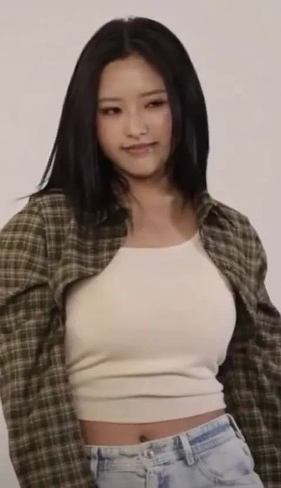 Olivia Hye - shows boobs