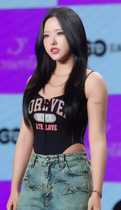Olivia Hye - shows boobs