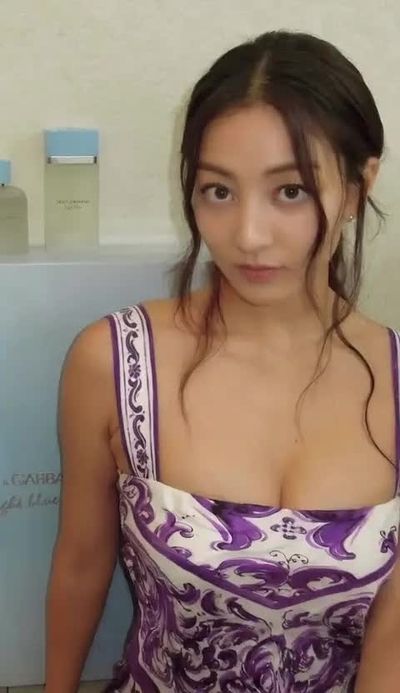 Jihyo - shows boobs