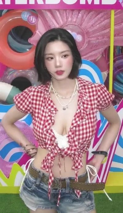 Eunbi - shows boobs