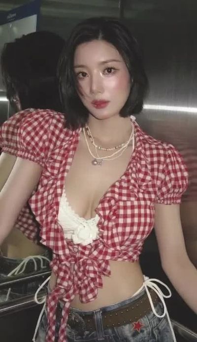 Eunbi - shows boobs