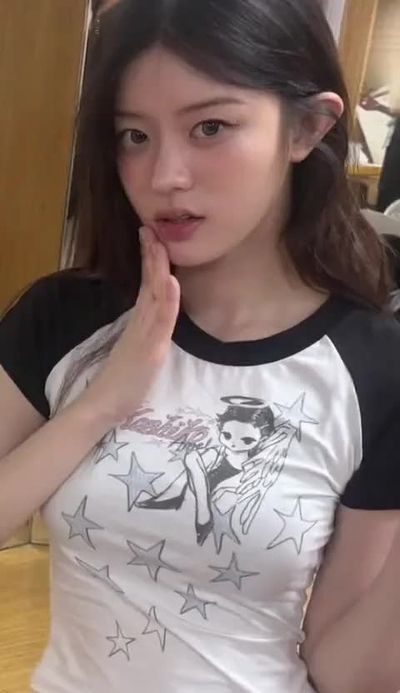 Minju - shows tits