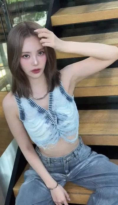 JinSoul - shows tits