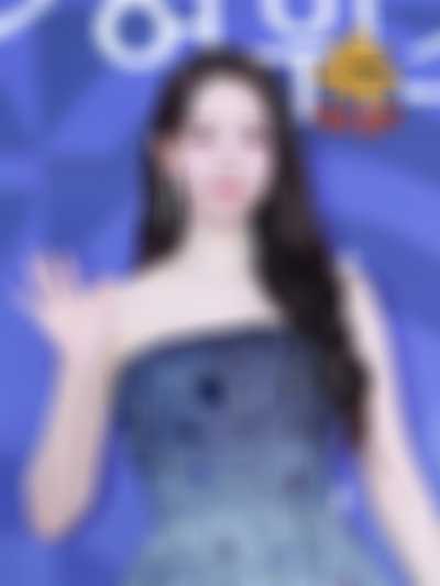 Yoona - shows tits