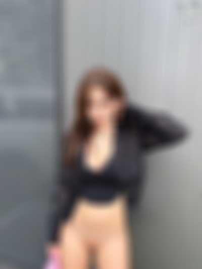 Chaehyun - shaved pussy