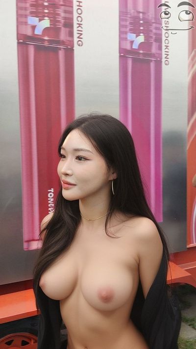 Chungha - shows tits