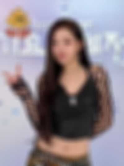 Julie - shows tits
