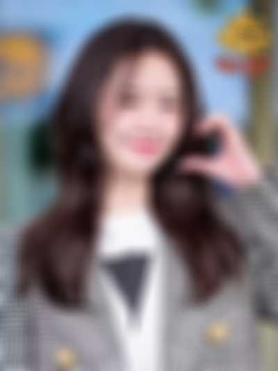 Yoona - shows tits