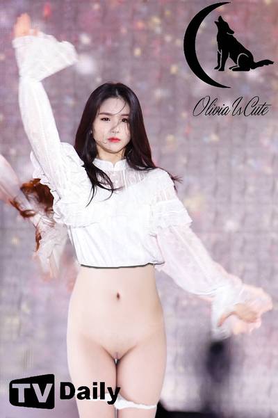 Heejin - shows pussy