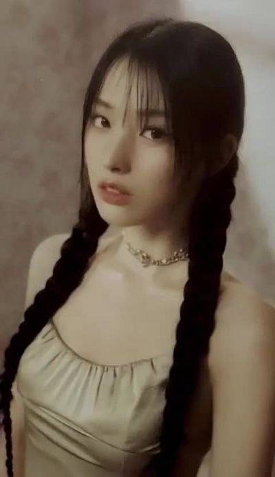 Jinni - shows boobs