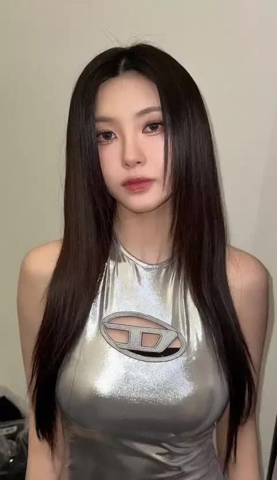 Dayeon - shows boobs