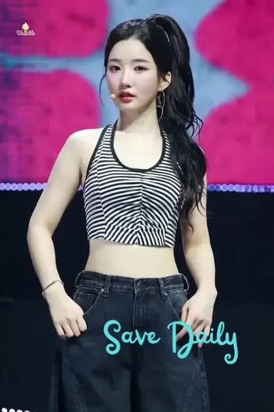 Yooyeon - shows tits