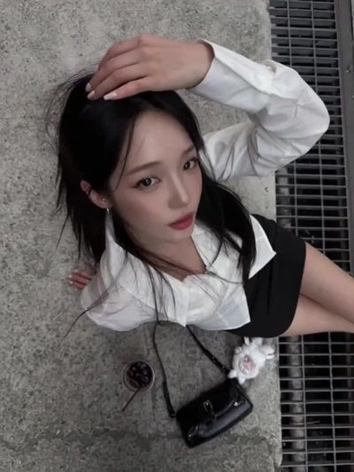 Jisun - shows tits