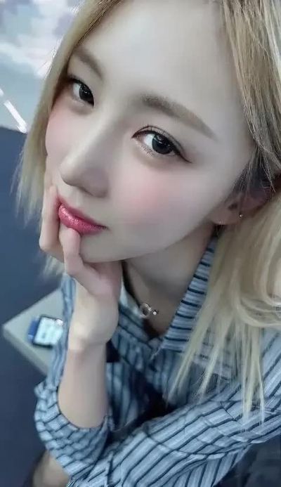 Yoohyeon - blowjob