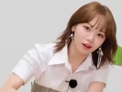Chaewon - gives handjob