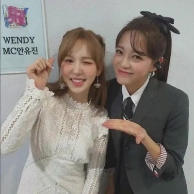 Wendy - shows tits